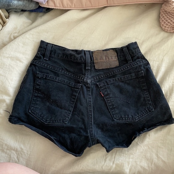 ARITZIA vintage levi shorts - Picture 3 of 4
